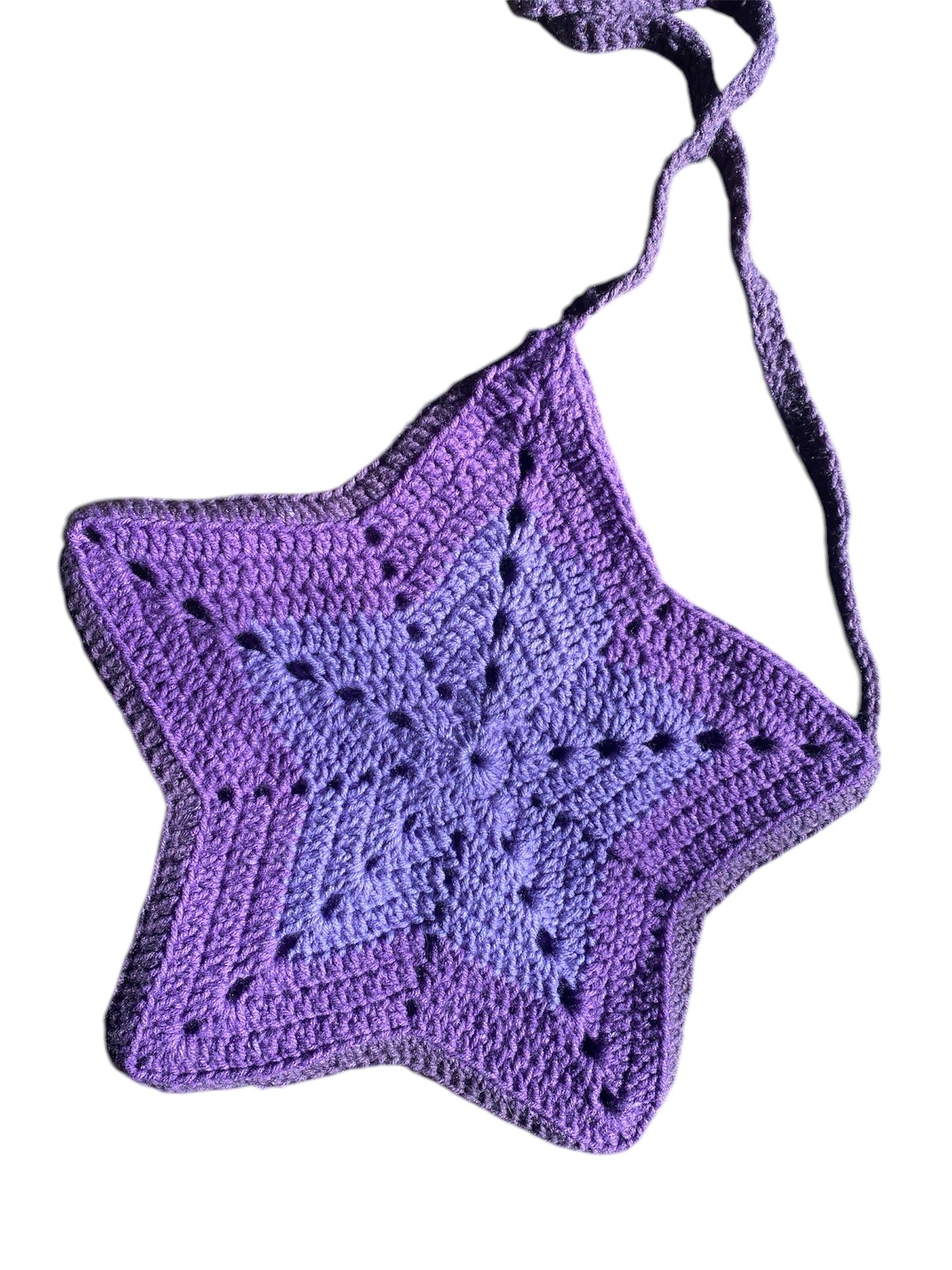 Bolso bandolera con estrellas de crochet en color morado