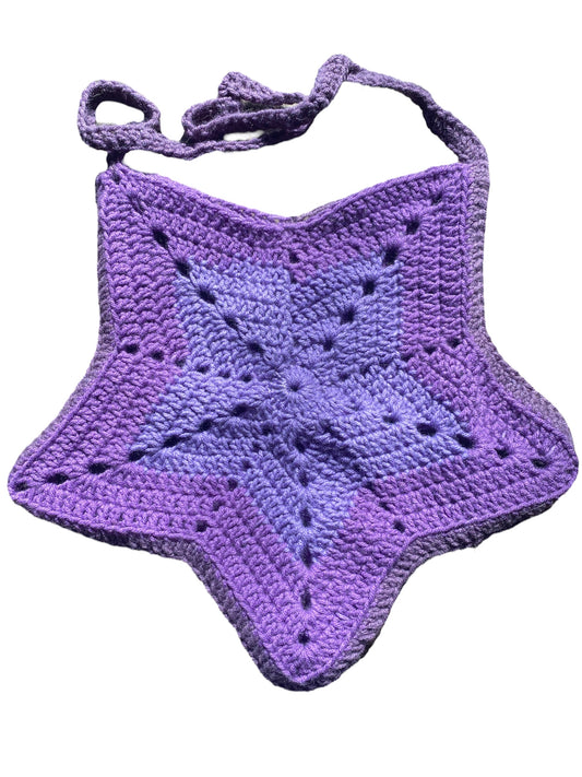 Bolso bandolera con estrellas de crochet en color morado